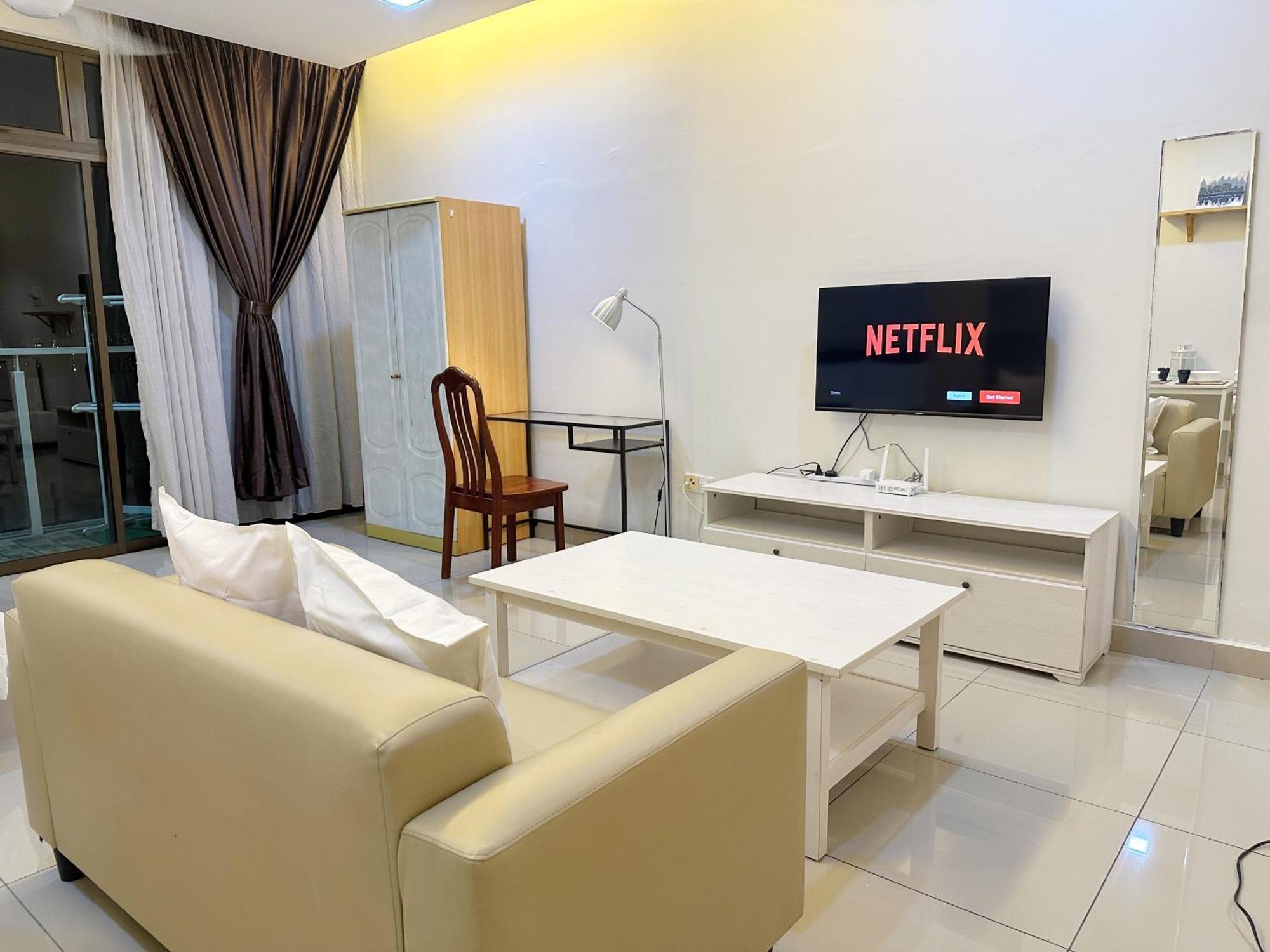 Palazio Serviced Apartment In Mount Austin Near Aeon Ikea Toppen Hsi Johor Bahru Bagian luar foto